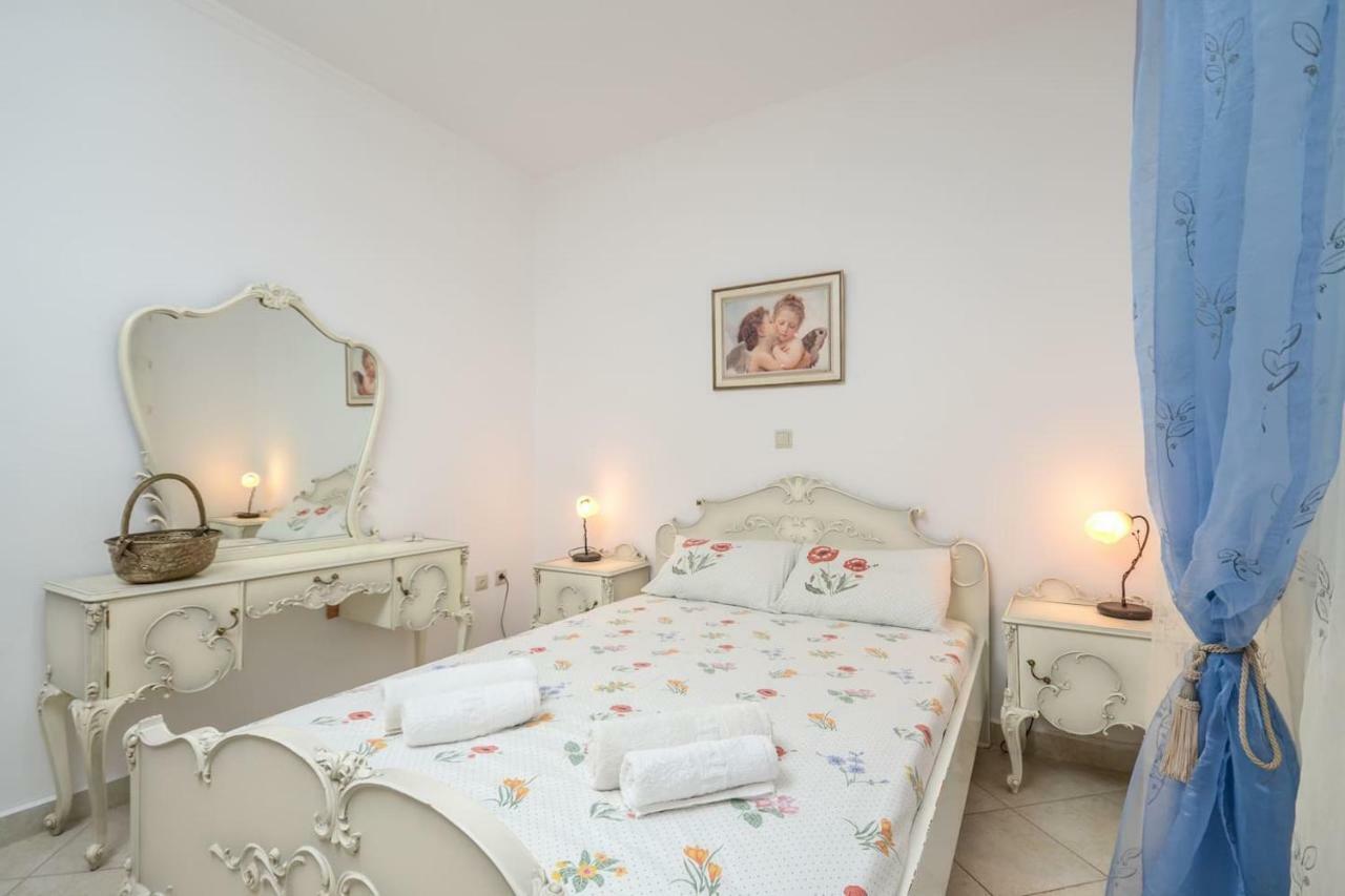 Independent Agapitos Apart , 2Bdrm, Private Patio Naxos City Eksteriør billede